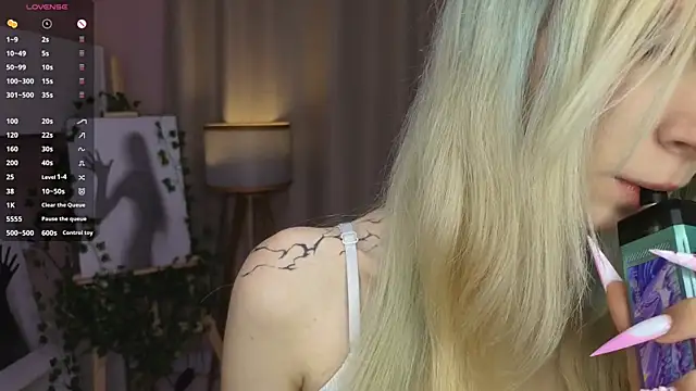 JuanaSumma webcam