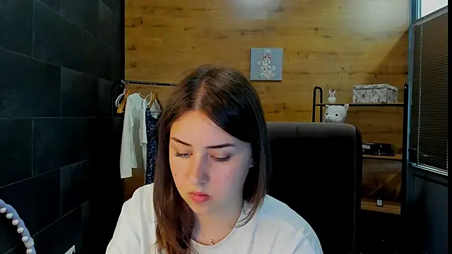 PaulineeJones webcam
