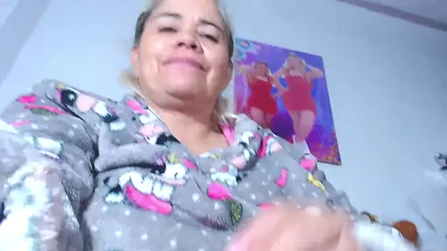 estrellita_fugaz16x (F milf) - Let's play with my great anal prolapse
