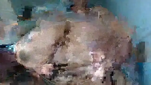 Hugetittiesxx2 webcam