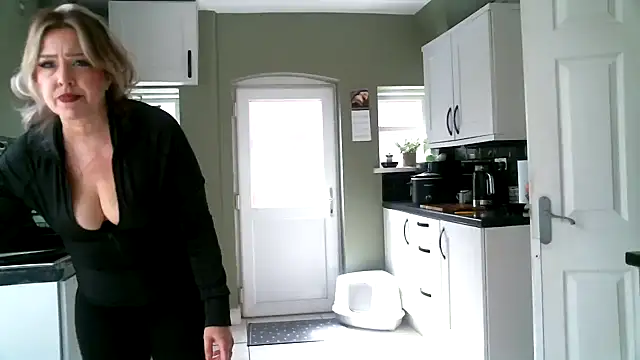 MissHoneyPenny webcam