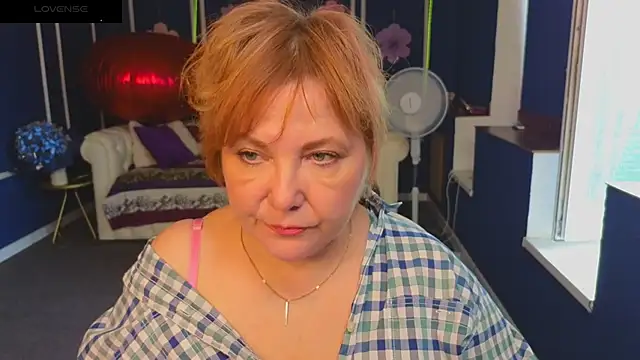 Kira_Kenett webcam