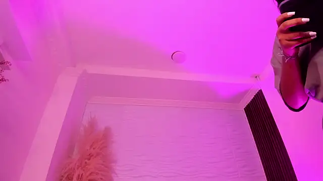 AlondraSoomer webcam