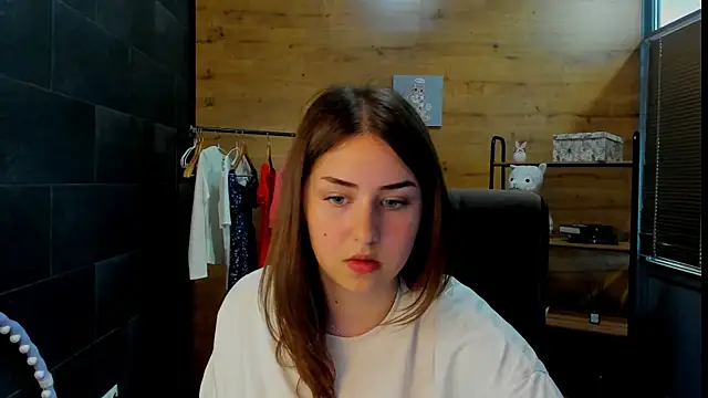 PaulineeJones webcam