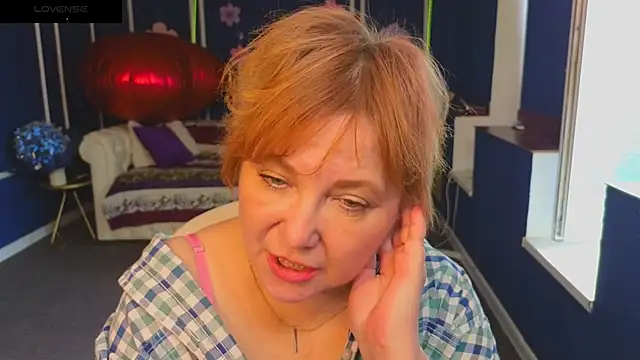 Kira_Kenett webcam