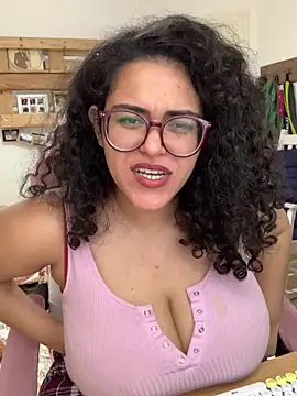 Curvydesifromgermany webcam