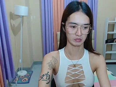 XxTsUncutAskaxX webcam