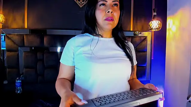 Aniajoness_ webcam