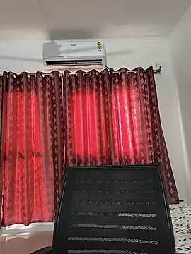 Cute-Maanvi webcam
