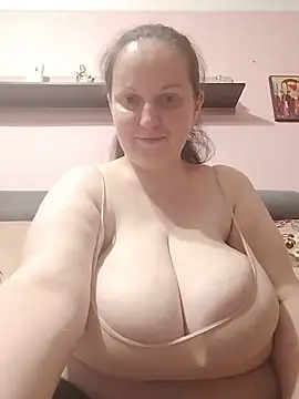 BustyLadyAlma webcam