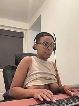 Melia_Rayne