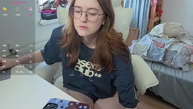 urstripchatgf webcam
