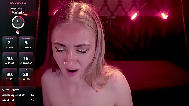 DramaQuenns webcam