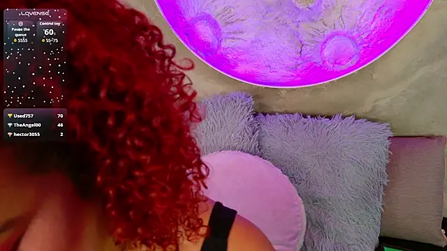 lara_curly webcam
