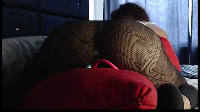 SashaBrianna99 live cam on StripChat