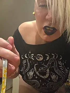 PinkTheHawk webcam