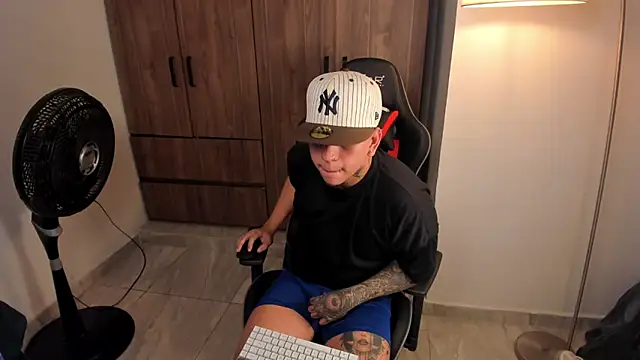 Jake_simons live cam on StripChat