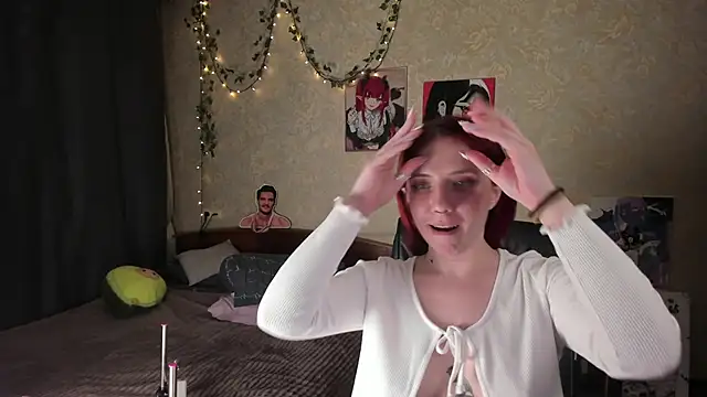 Love_is_Lola webcam