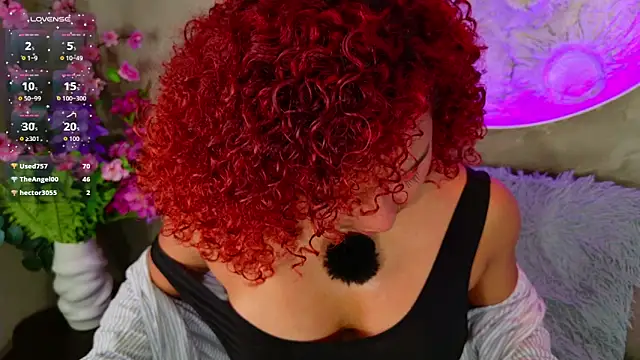 lara_curly webcam