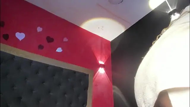 YayaHilton live sex cam