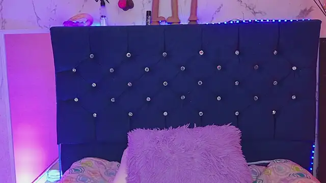 Dakotaa_Johnson live cam on StripChat