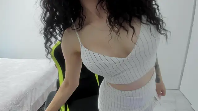 Emmapmg live cam on StripChat