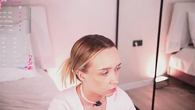 HollisBeckett live cam on StripChat