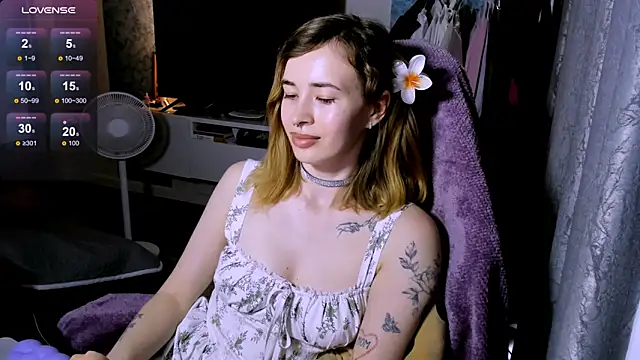 ZoyaMill live cam on StripChat