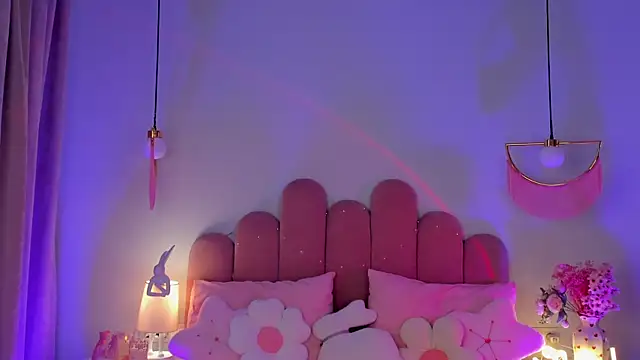 ElsaYoung live cam