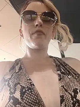LaraLanee