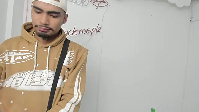 Rpoolrboy live cam