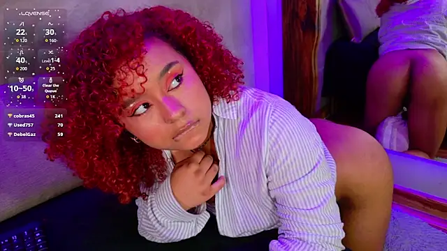 lara_curly webcam