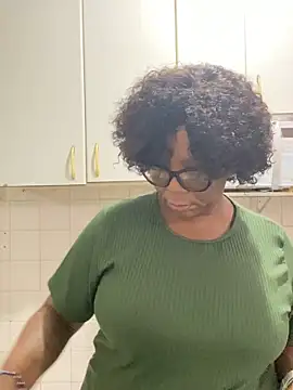 BoobsQueeen webcam