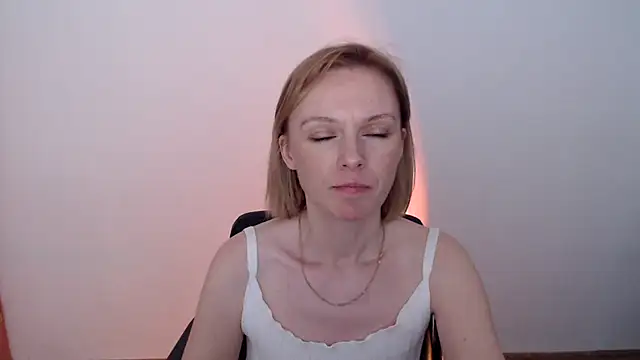 AdelleLovee_ webcam