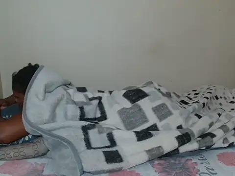 Blonde112 webcam