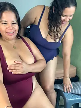 twocurvylatins webcam