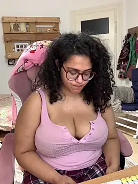 Curvydesifromgermany webcam