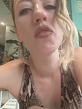 LaraLanee webcam