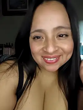 Gatitadiablita35 webcam
