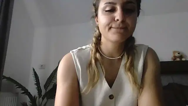 NicolePlay webcam