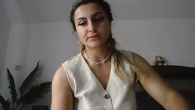 NicolePlay webcam