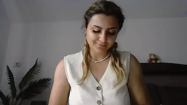 NicolePlay webcam