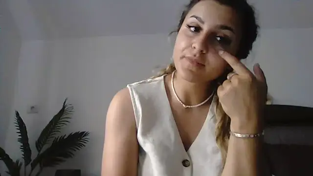 NicolePlay webcam