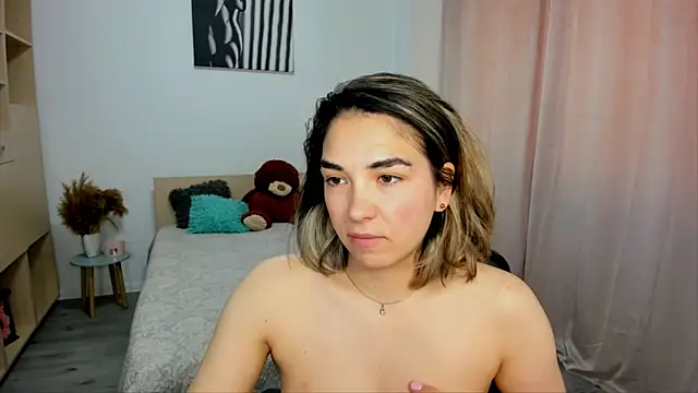 AlexaJuly live cam on StripChat