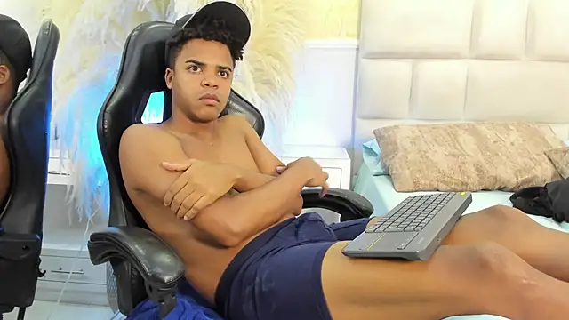 TaylorClay_ webcam