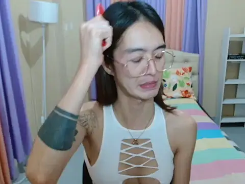 XxTsUncutAskaxX live cam
