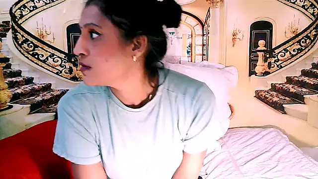 IndianSexcSmyle live cam on StripChat
