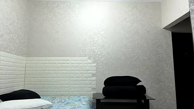 MarylnMonnier live cam on StripChat