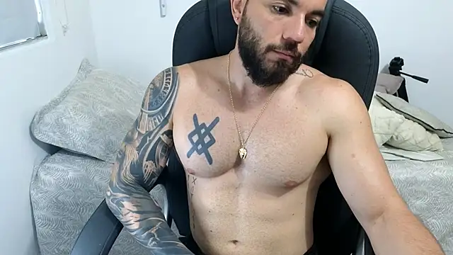 Isaac_Carter live cam on StripChat