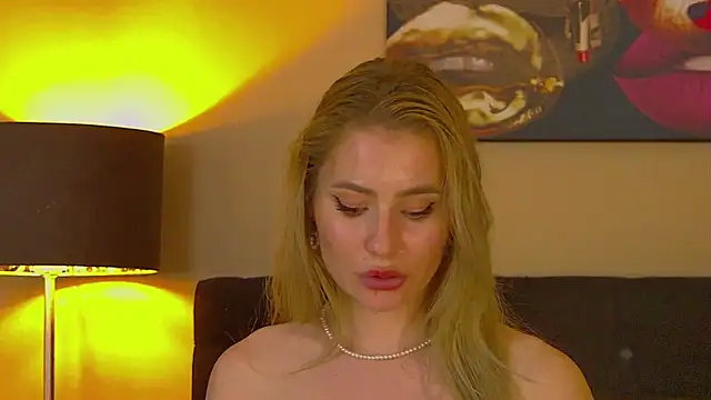 MisshaNight live cam on StripChat